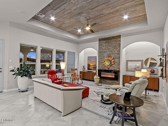 2nd image of 3681 Santa Minerva Ave
