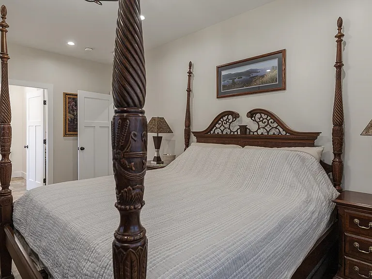 60 Dearborn Cir — Photo 11