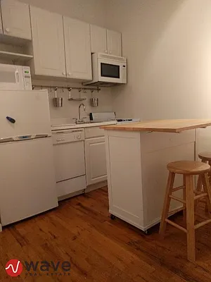 Rented by Wave Real Estate Group | media 8