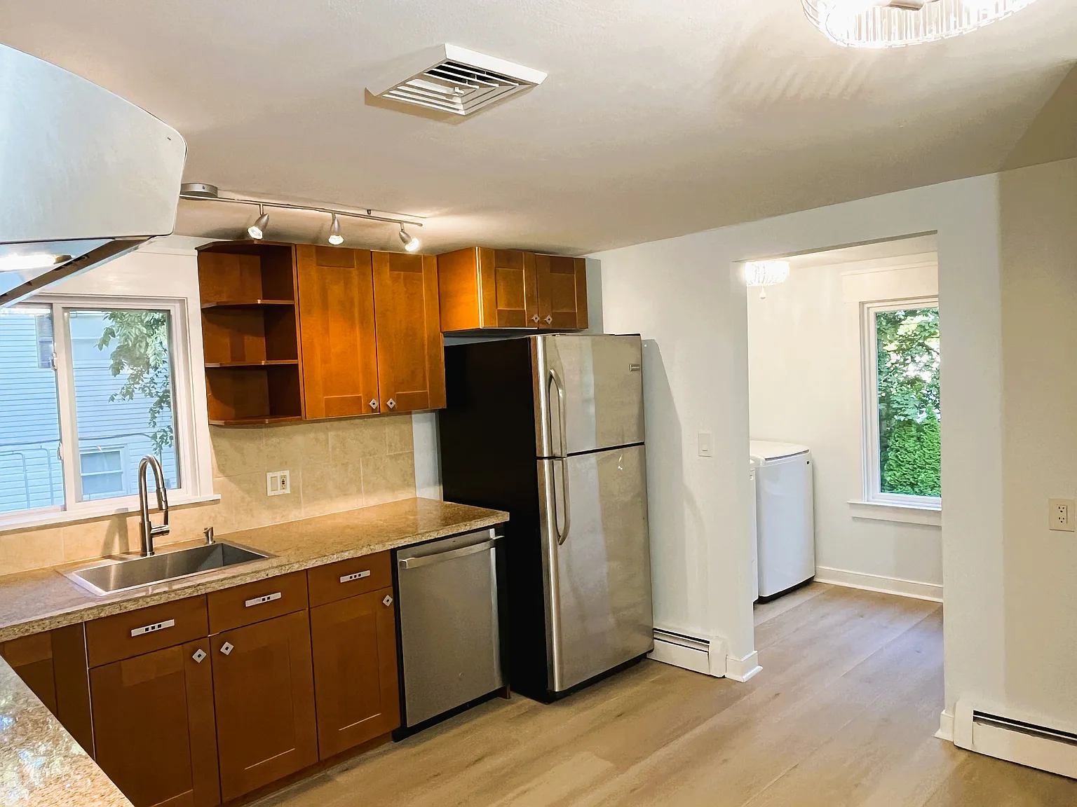 2 bed, 1000 sqft, $1,950 — Photo 4