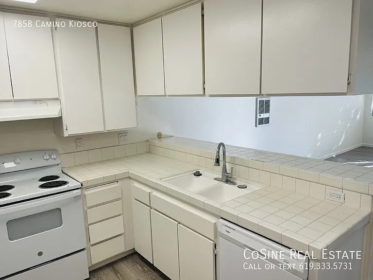 7858 Camino Kiosco — Photo 6