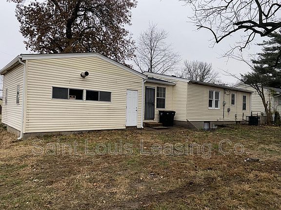 3rd image of 9856 Green Valley Dr
