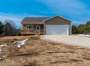 18390 Donohue Rd, Pinckney, MI 48169