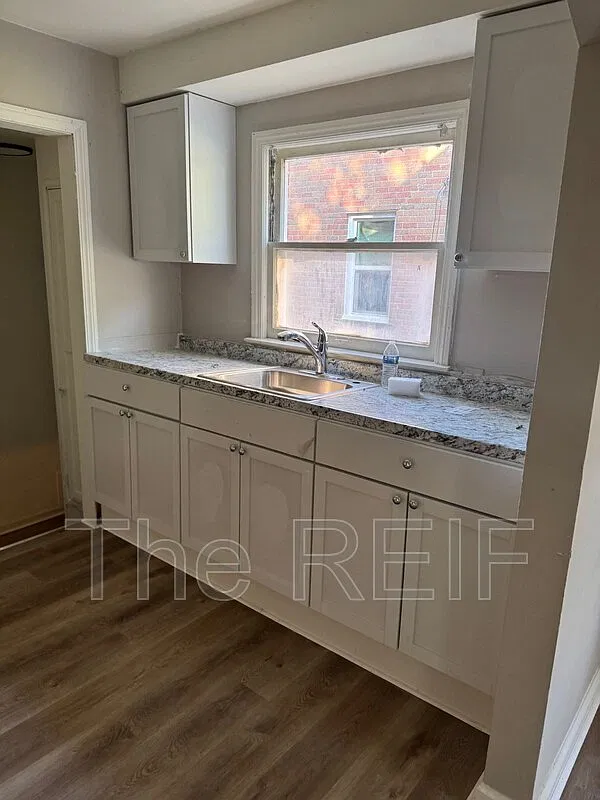 3 bed, 1.0 bath, 1115 sqft, $1,350 — Photo 4