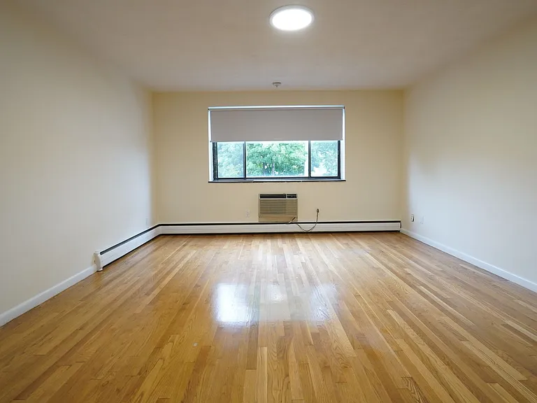 208 Babcock St #4E — Photo 2