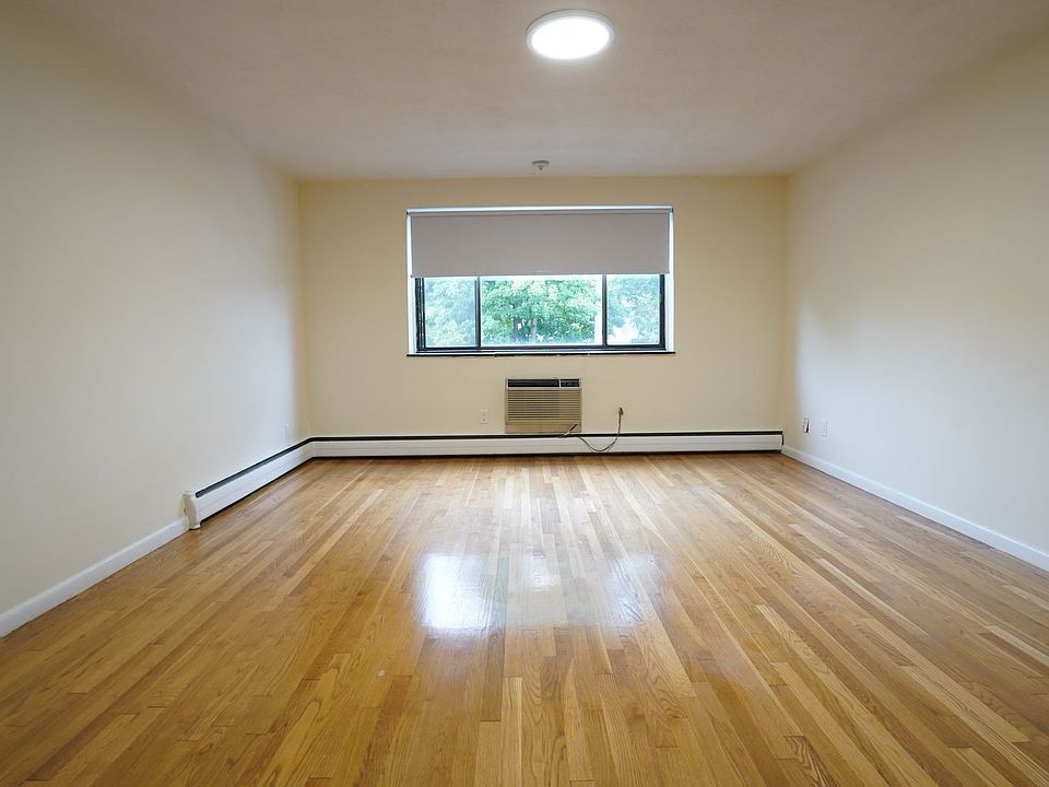 2nd image of 208 Babcock St #4E