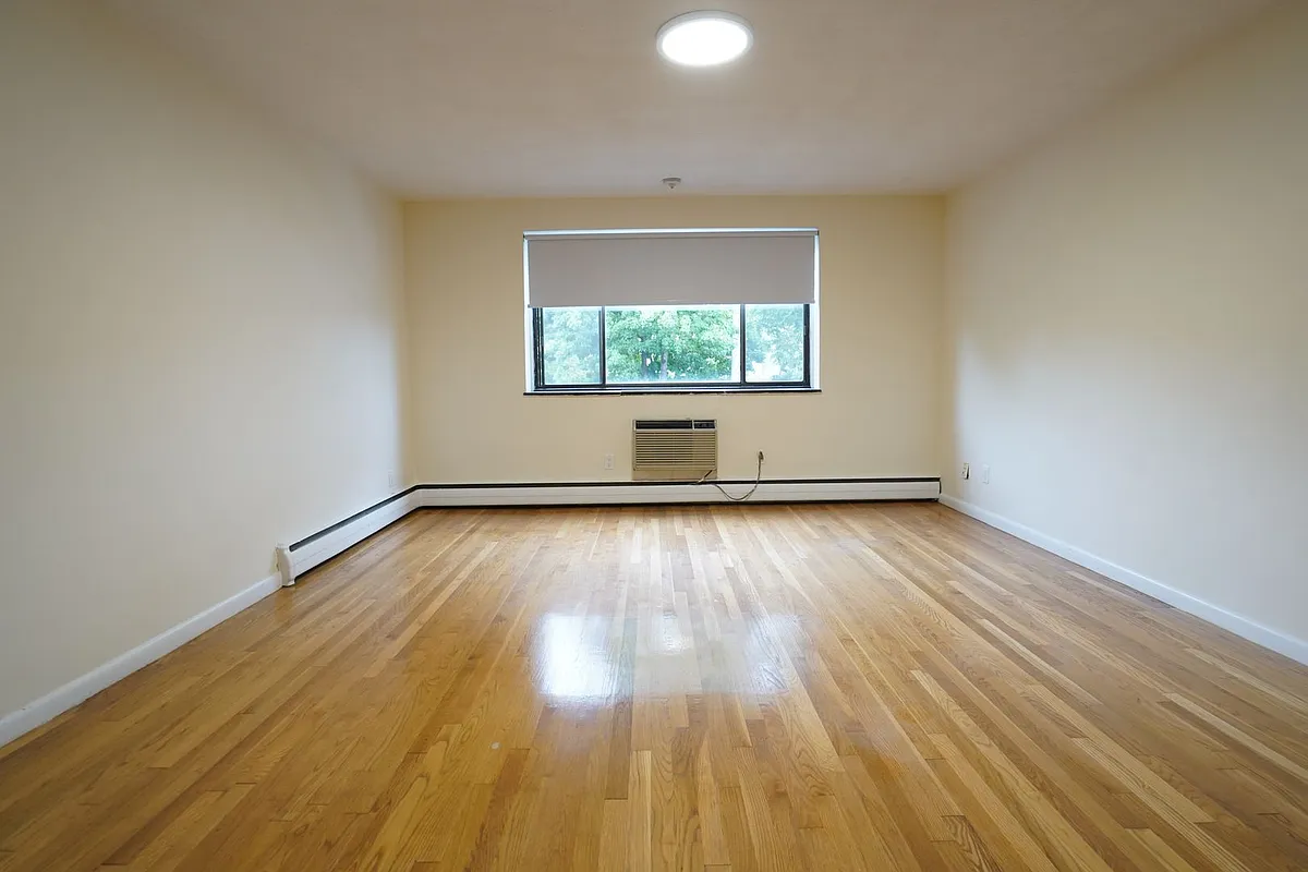Building Photo - 208 Babcock St #4E