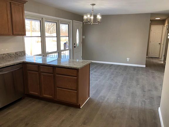 3rd image of 8920 Iroquois Dr
