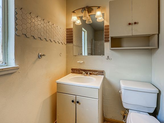 5th image of 1585 Dudley St #11488609