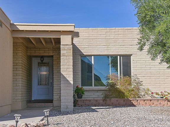 3rd image of 1516 S Saint Tropaz Pl