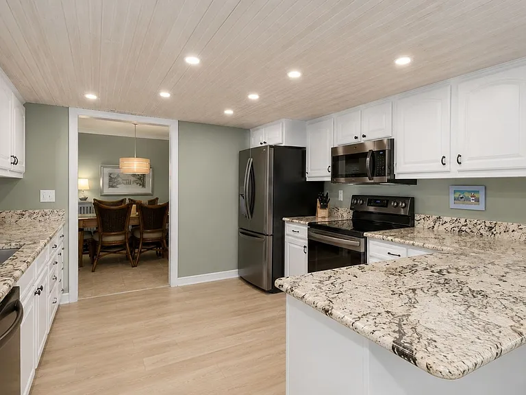 2876 Captiva Dr — Photo 3