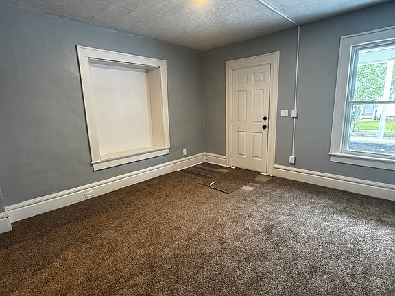 3rd image of 975 Collinwood Ave