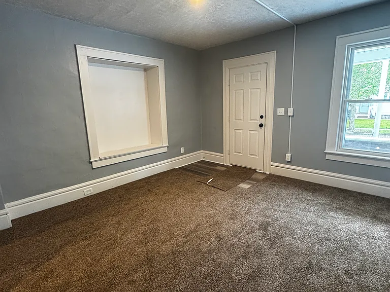975 Collinwood Ave — Photo 3