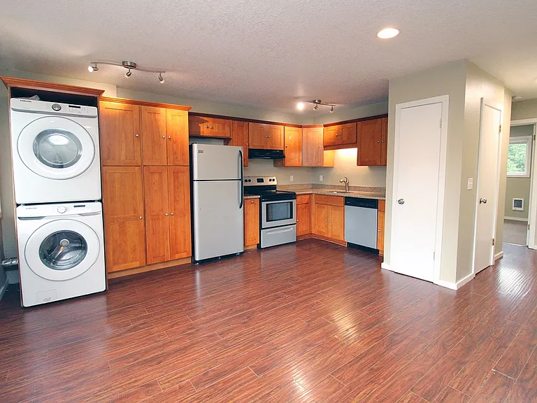4204 - 4232 SE Cesar E Chavez Blvd — Photo 10