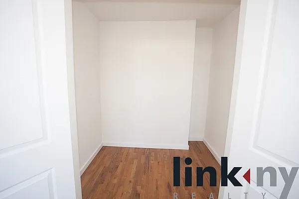 Rented by Link NY Realty | media 18