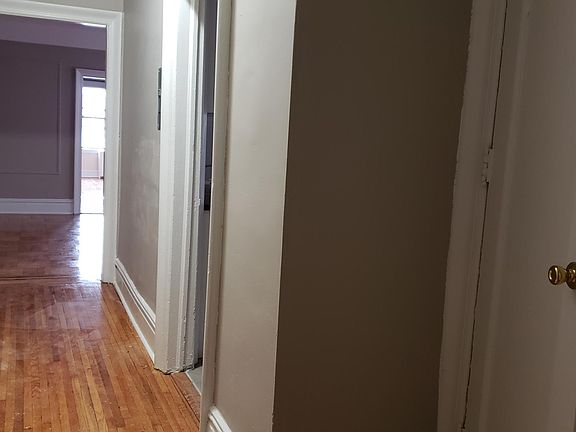5th image of 95 Fairview Ave