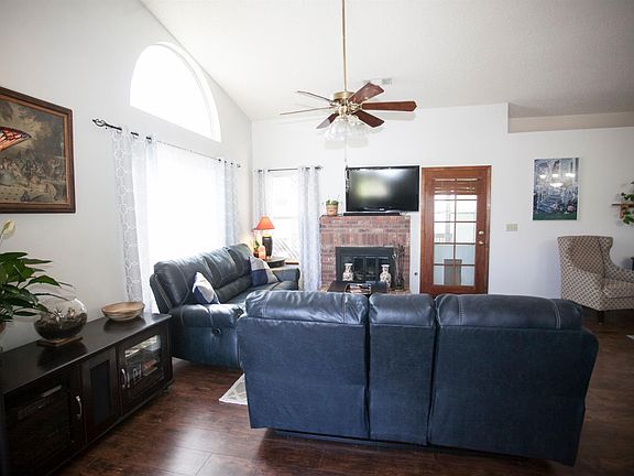 4th image of 1395 Ashwood Ct