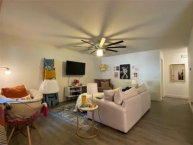 1863 N Hunters Rdg — Photo 6