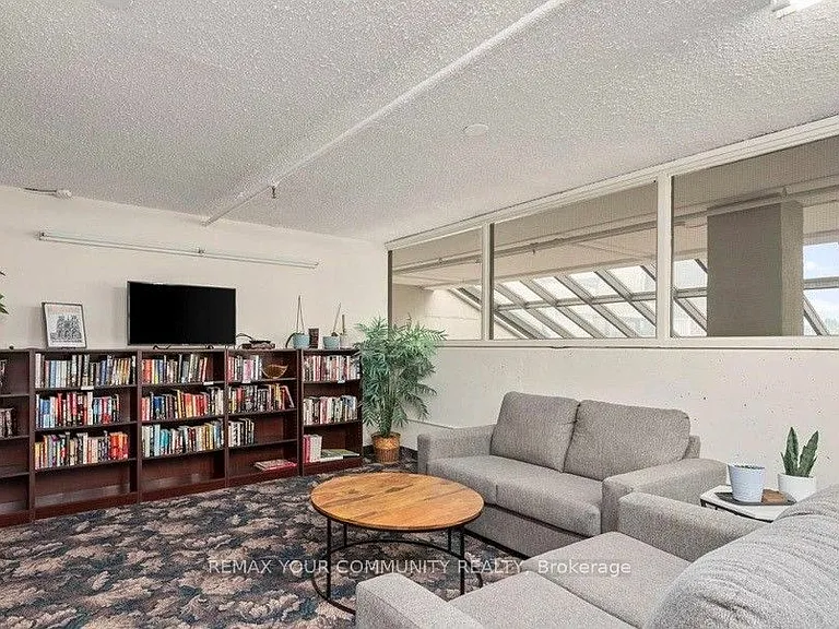 380 King St #1004 — Photo 9