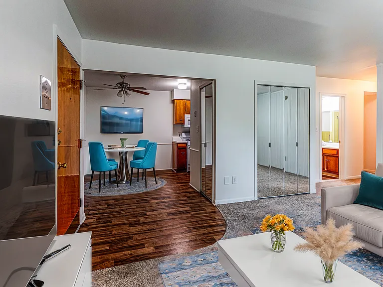 Somerset Manor East Apartments — Photo 27