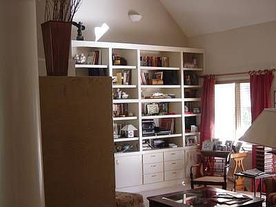 3rd image of 2413 Hawthorn Dr