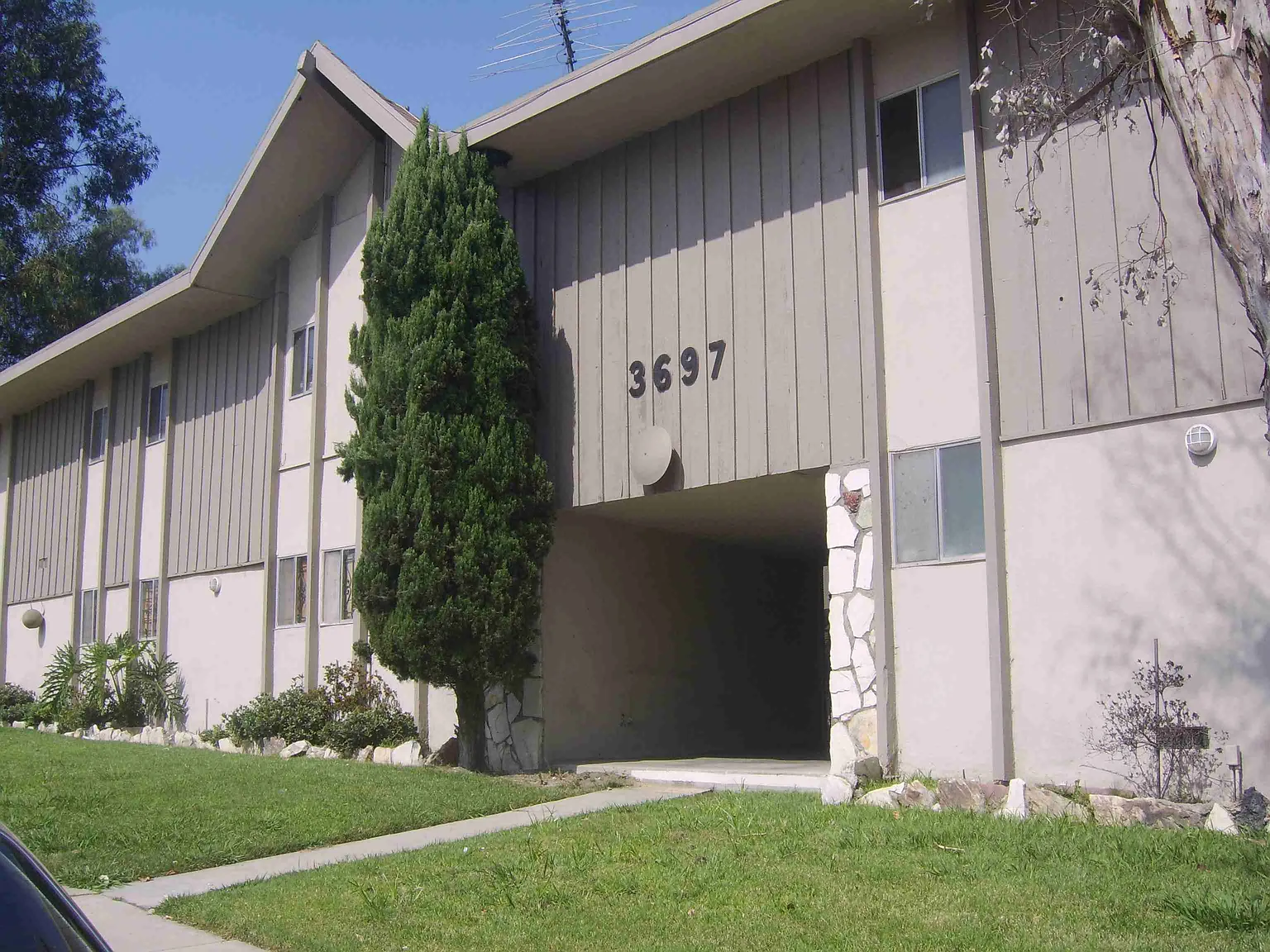 3697 S La Cienega Blvd — Photo 1