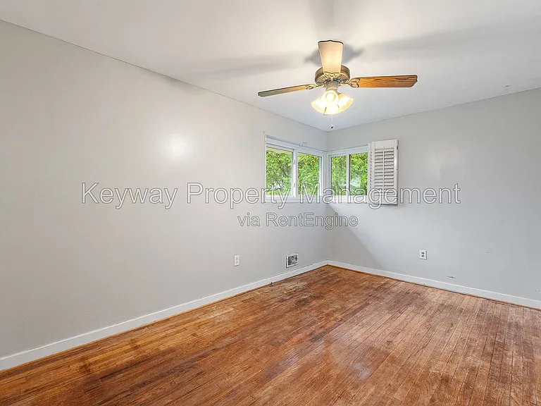1823 Curtis Dr — Photo 13