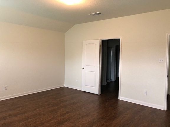 4th image of 1471 Twin Estates Dr