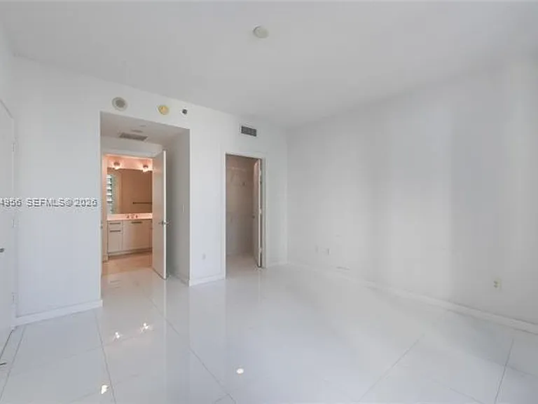 1060 Brickell Ave #1715 — Photo 6