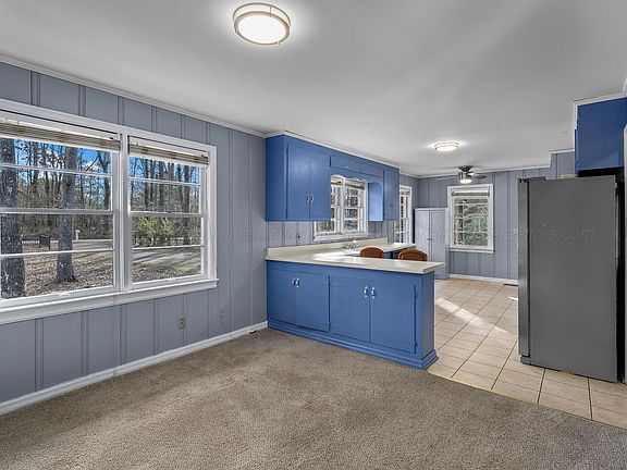 5th image of 702 18th Ave NW
