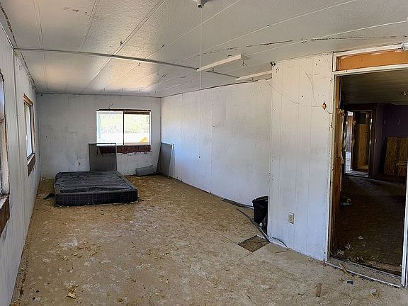 5th image of 4056 Sunset Ave
