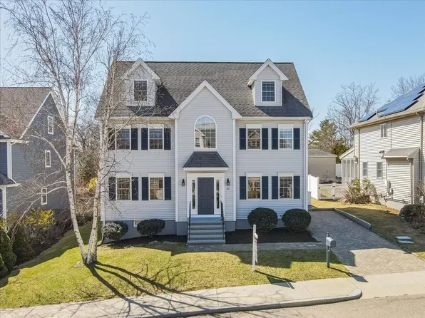 20 Willet St, West Roxbury, MA 02132