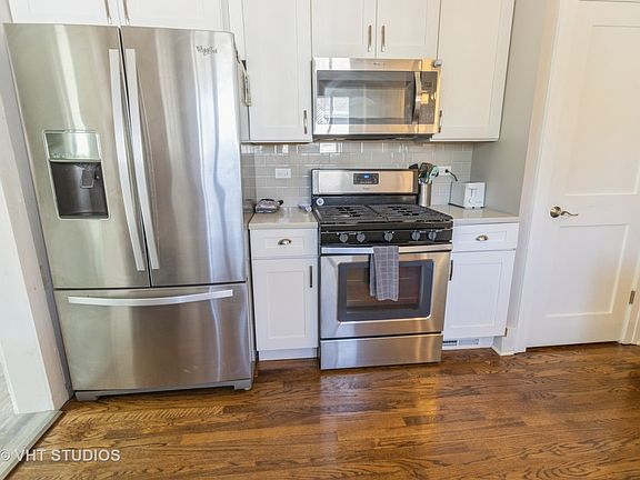 5th image of 1071 E Prairie Ave
