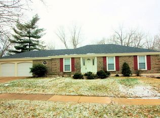 825 Limoge Dr, Ballwin, MO 63021