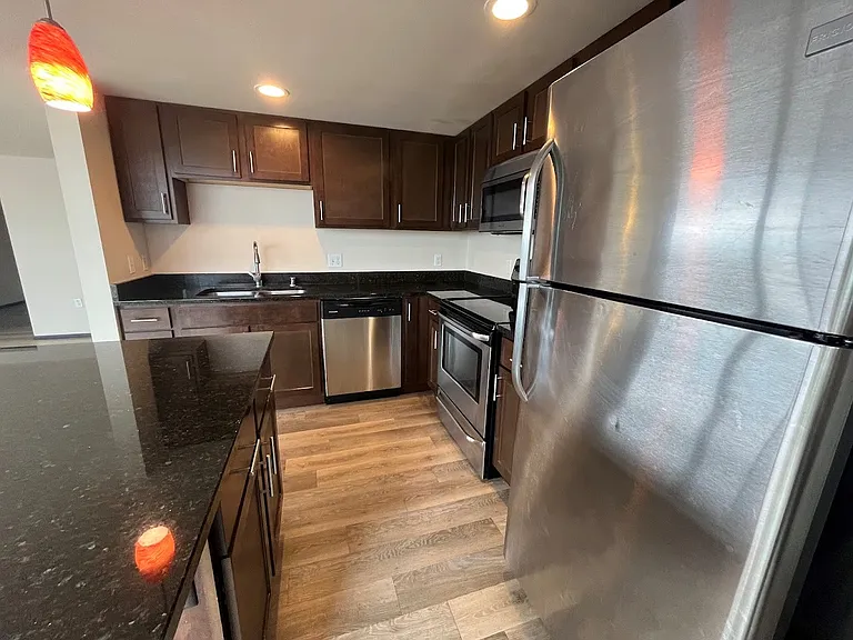 Galaxie High Rise Apartments — Photo 44