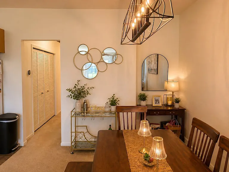 1346 Hillcrest Dr — Photo 3