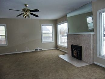 3rd image of 905 Broadway Ave N