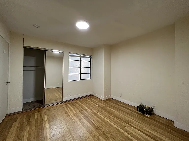 2541-2569 Le Conte Ave — Photo 62