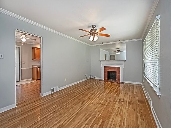 3rd image of 107 Hemlock Dr
