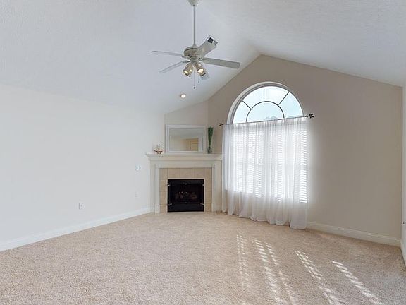 2nd image of 2875 Canterbury Cir