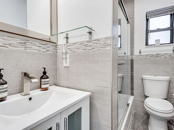 4th image of 58 Huron St #1