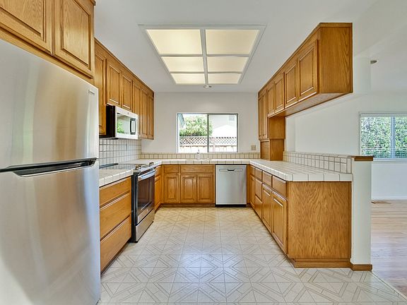 3rd image of 1548 Klamath Dr