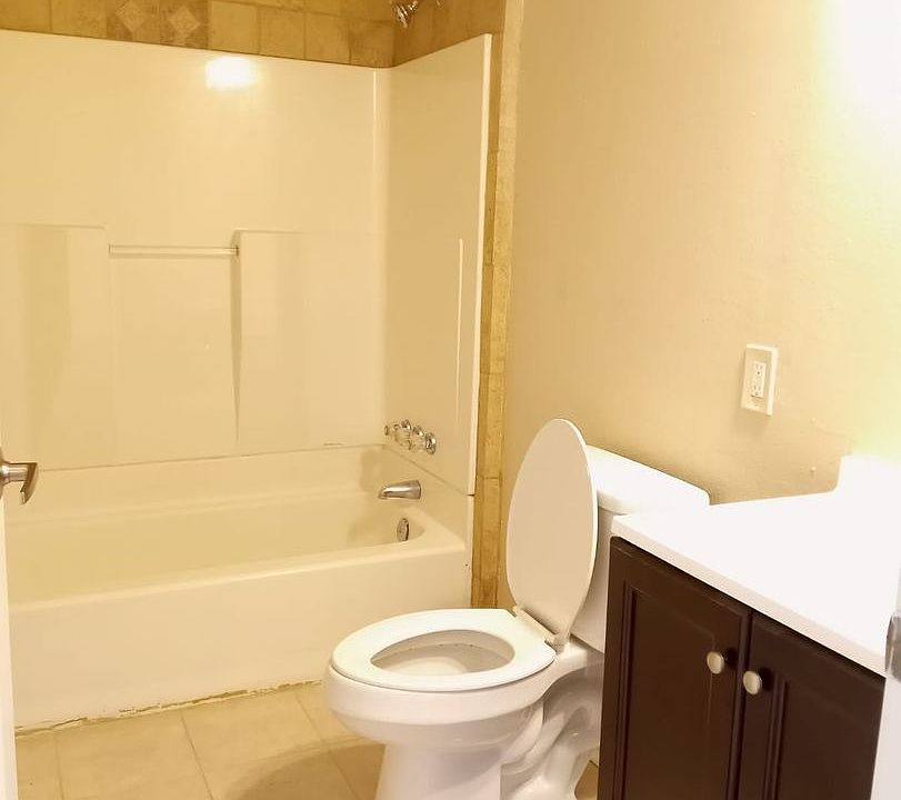 1st image of 1510 Carondelet St Unit A