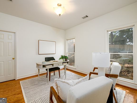 2nd image of 1560 Oak Park Cv