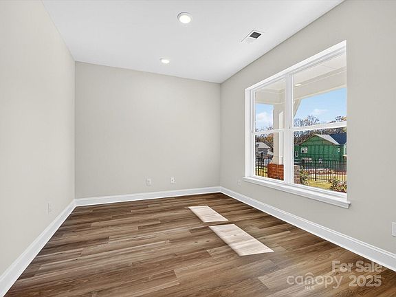 5th image of 17034 Malone Ln