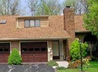 421 Deerfield Dr, Hanover, PA 17331