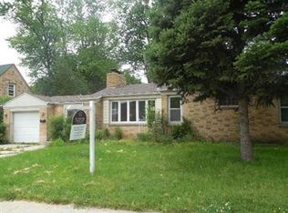 210 Wilcox Ave, Elgin, IL 60123