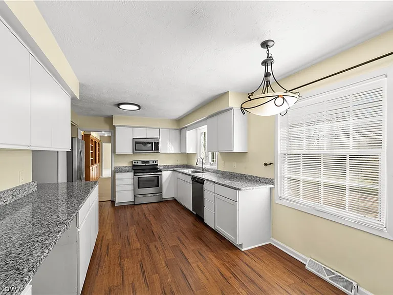 30800 Gates Mills Blvd — Photo 15