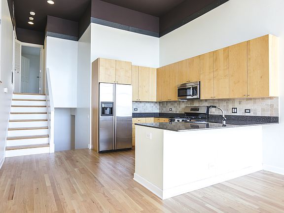 2nd image of 2451 N Clybourn Ave