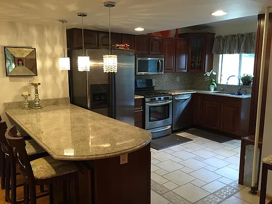 Rented by Windsor Homes Realty Corp | media 18